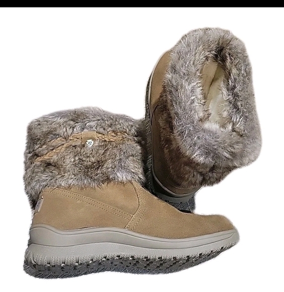 New Minnetonka Leathee Faux Fur boots - Picture 1 of 16